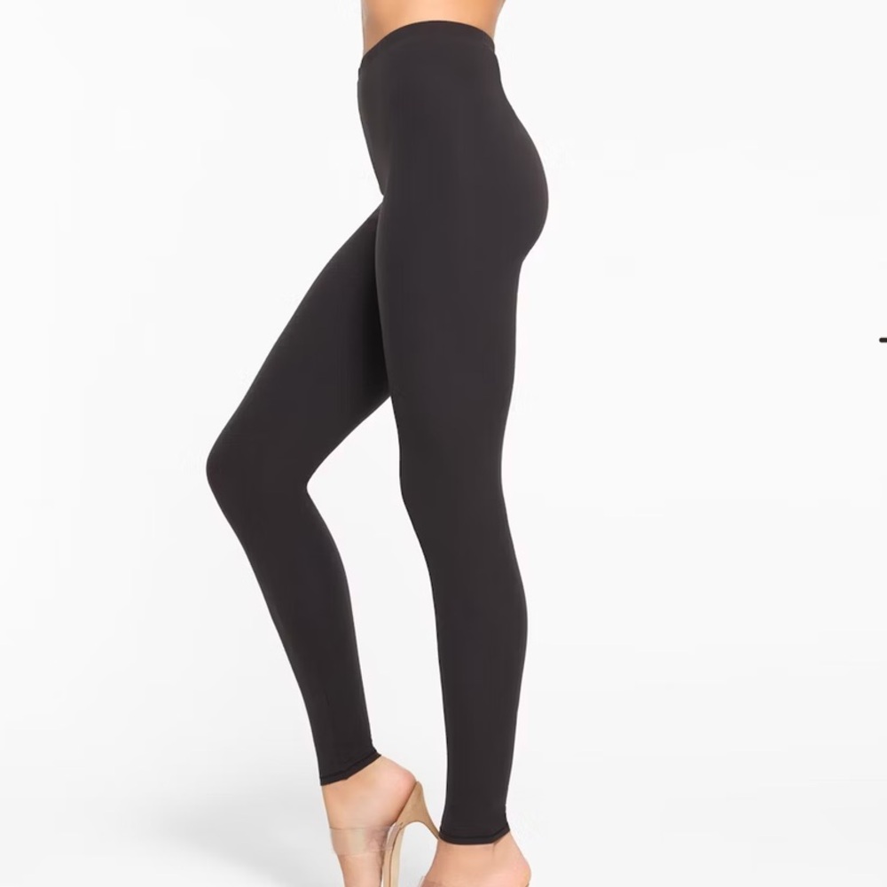 SKIMS Fits Everybody Legging in Onyx - Picture 3 of 3